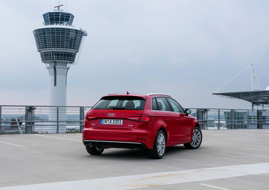  Audi A3 Sportback 2.0 TFSI (8V) 2016 года  (WW) (фото 16 из 19)
